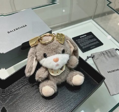 Counterfeit Balenciaga accessories detail view visual reference