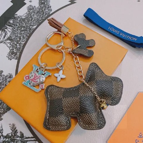 Counterfeit Louis Vuitton Anger Forest Collection detail view visual reference