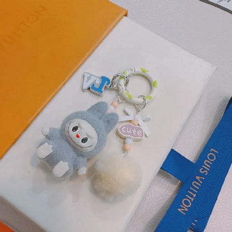 Counterfeit Louis Vuitton Anger Forest Keychain detail view visual reference