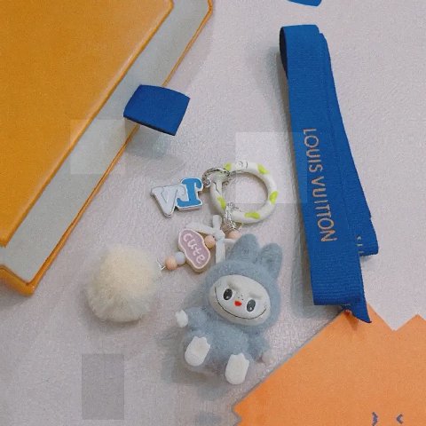 Counterfeit Louis Vuitton Anger Forest Keychain detail view visual reference