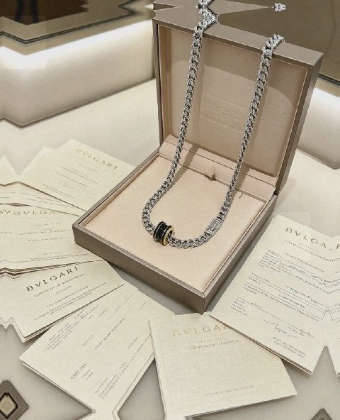 Counterfeit Bulgari DIVAS' DREAM front view visual reference