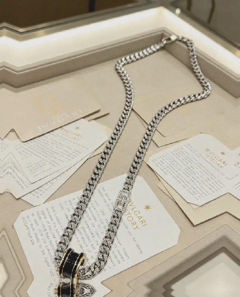 Counterfeit Bulgari DIVAS' DREAM detail view visual reference