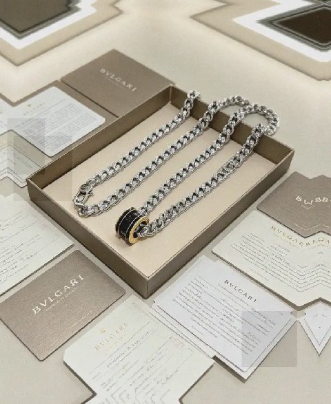 Counterfeit Bulgari DIVAS' DREAM detail view visual reference