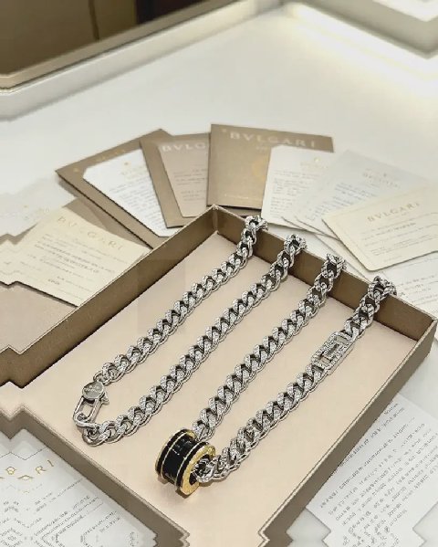 Counterfeit Bulgari DIVAS' DREAM detail view visual reference