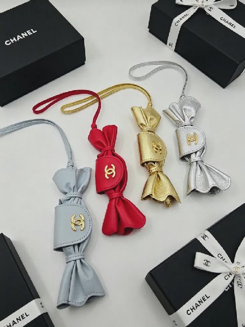 Counterfeit accessories detail view visual reference