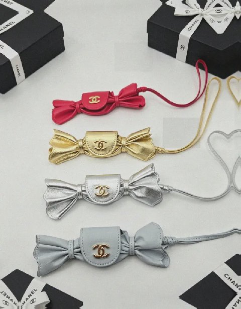Counterfeit accessories back view visual reference