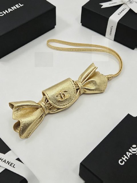 Counterfeit accessories detail view visual reference