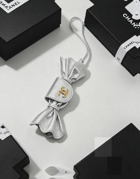 Counterfeit accessories detail view visual reference