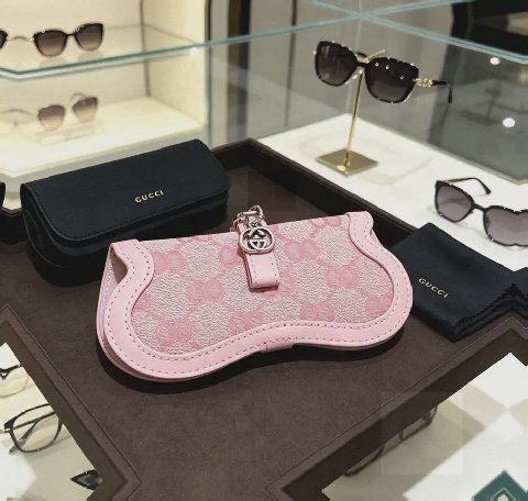 Counterfeit Gucci Anger Forest detail view visual reference