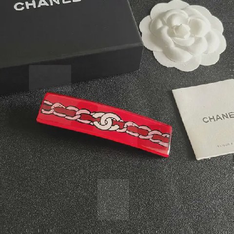 Counterfeit CHANEL accessories detail view visual reference