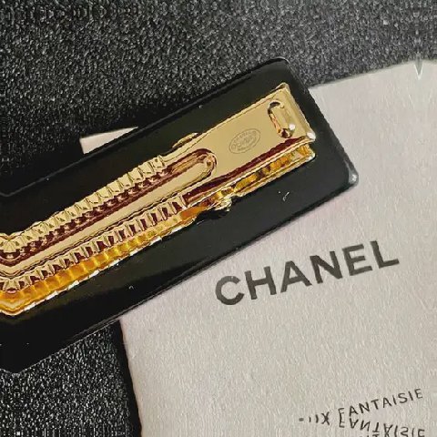 Counterfeit CHANEL accessories detail view visual reference