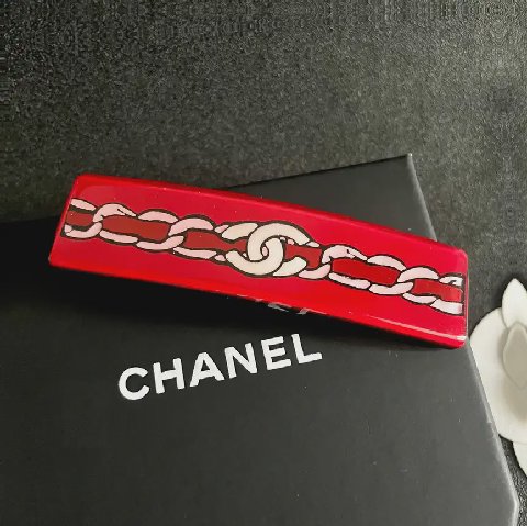 Counterfeit CHANEL accessories detail view visual reference