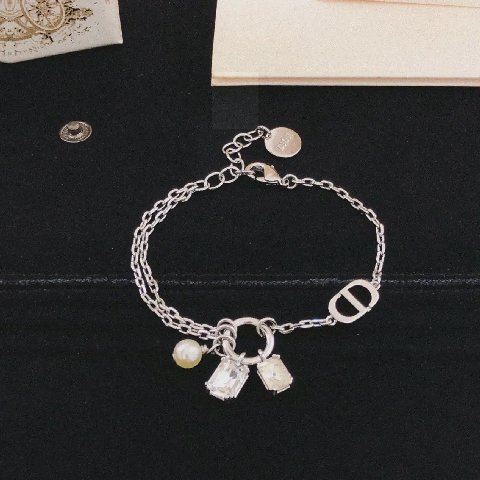 Counterfeit jewelry front view visual reference