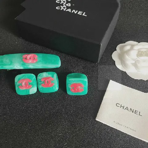 Counterfeit CHANEL accessories detail view visual reference