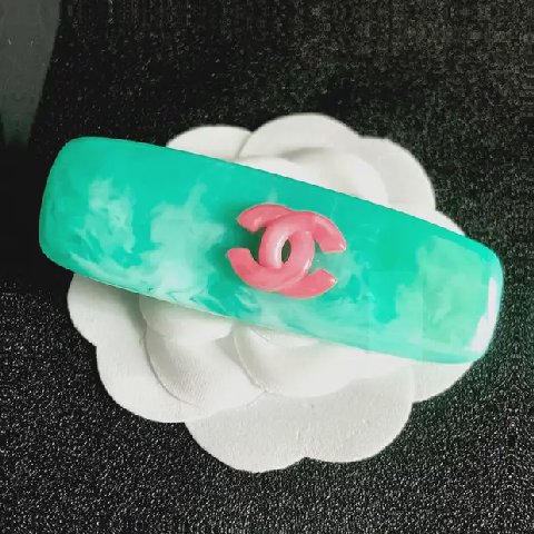 Counterfeit CHANEL accessories detail view visual reference