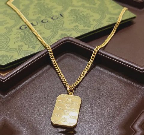 Counterfeit Gucci jewelry detail view visual reference