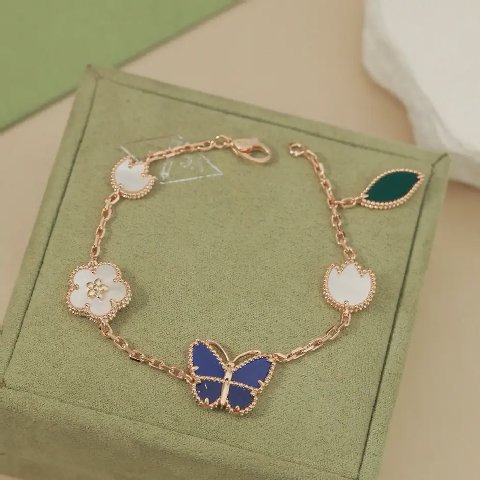 Counterfeit Van Cleef & Arpels jewelry detail view visual reference