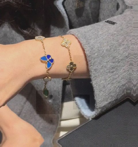 Counterfeit Van Cleef & Arpels jewelry detail view visual reference