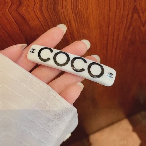 Counterfeit CHANEL accessories detail view visual reference