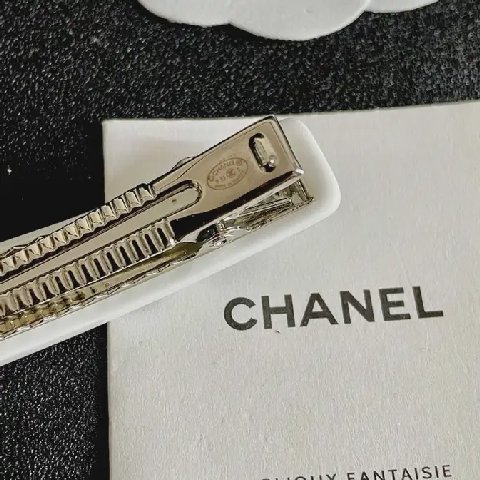 Counterfeit CHANEL accessories detail view visual reference