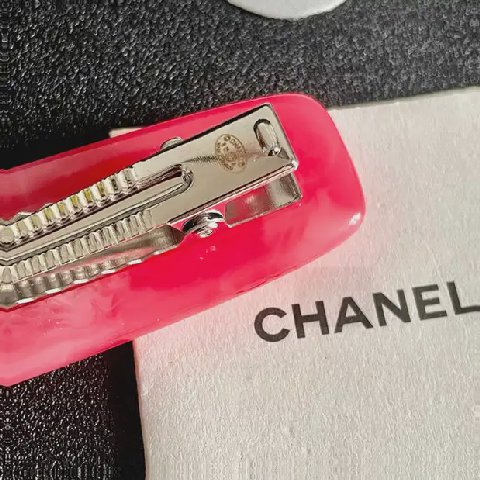 Counterfeit CHANEL accessories detail view visual reference
