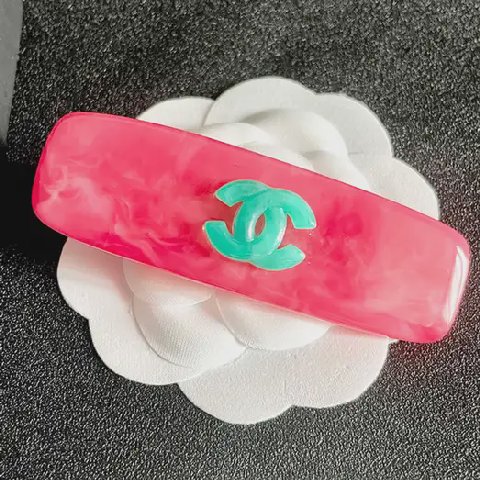 Counterfeit CHANEL accessories detail view visual reference