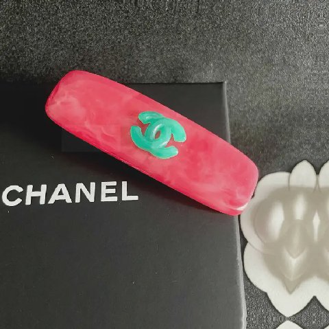 Counterfeit CHANEL accessories detail view visual reference