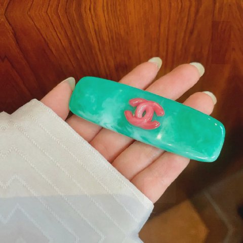 Counterfeit CHANEL accessories detail view visual reference