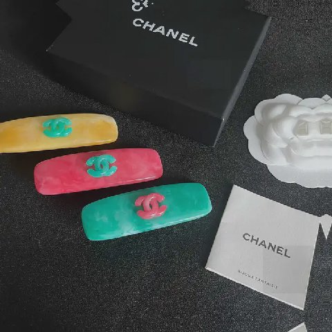 Counterfeit CHANEL accessories detail view visual reference