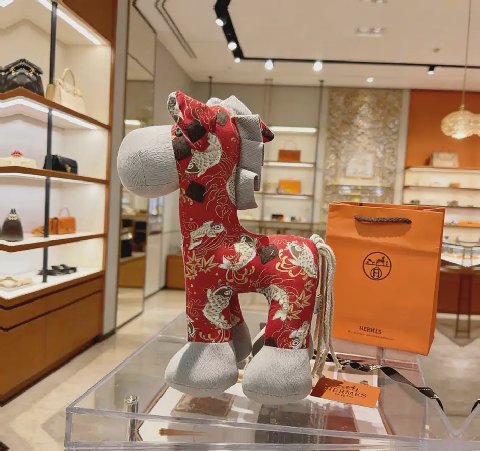 Counterfeit Hermès accessories detail view visual reference