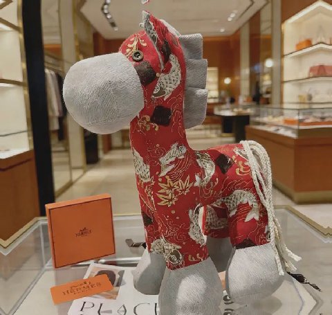 Counterfeit Hermès accessories back view visual reference