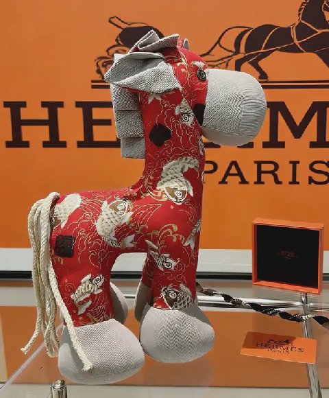Counterfeit Hermès accessories detail view visual reference