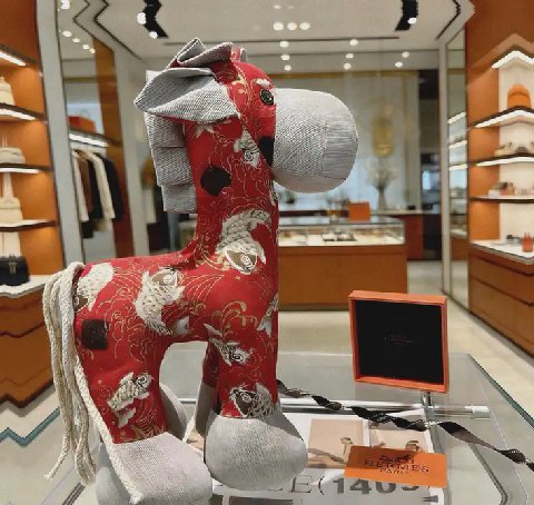 Counterfeit Hermès accessories detail view visual reference