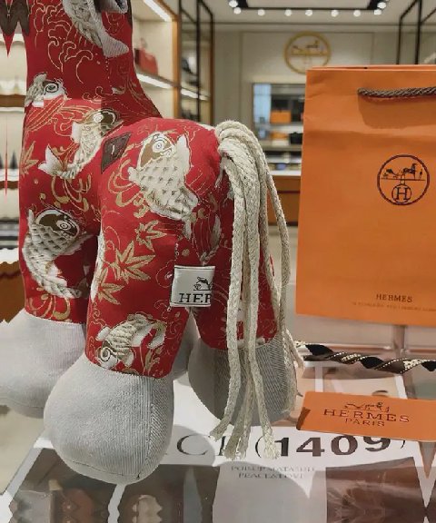 Counterfeit Hermès accessories detail view visual reference