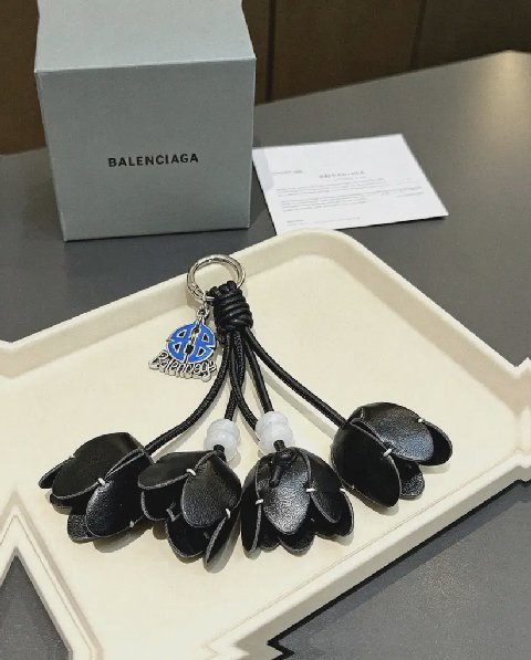 Counterfeit Balenciaga accessories detail view visual reference