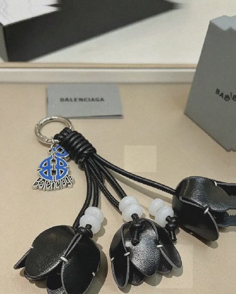 Counterfeit Balenciaga accessories back view visual reference