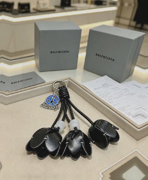 Counterfeit Balenciaga accessories detail view visual reference