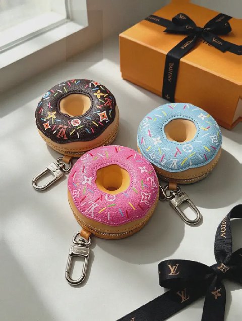 Counterfeit Louis Vuitton accessories detail view visual reference