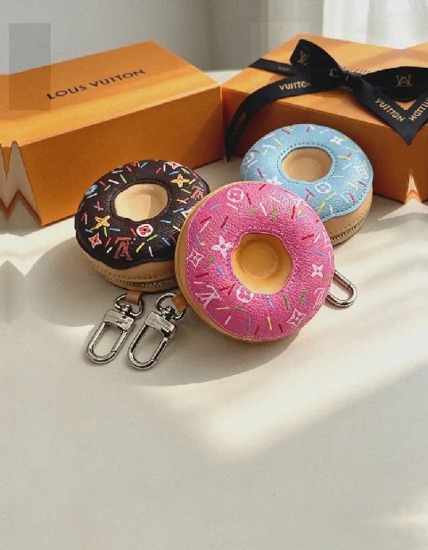 Counterfeit Louis Vuitton accessories back view visual reference