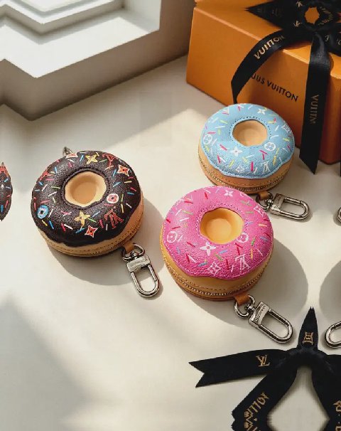 Counterfeit Louis Vuitton accessories detail view visual reference