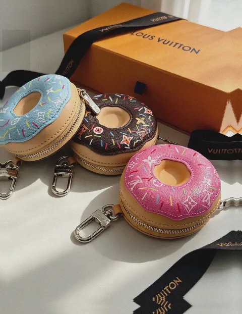 Counterfeit Louis Vuitton accessories detail view visual reference