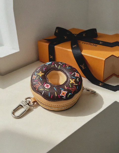 Counterfeit Louis Vuitton accessories detail view visual reference