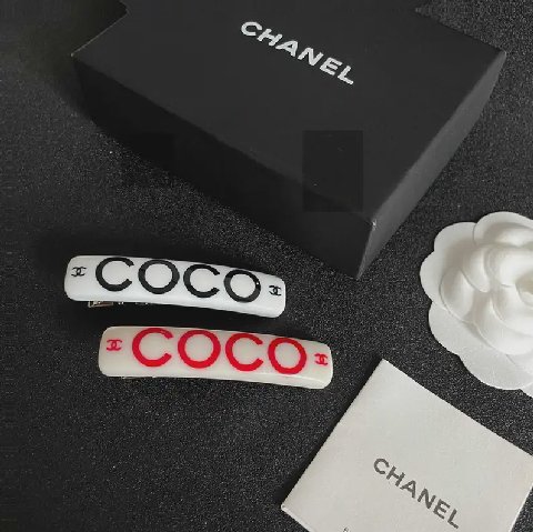 Counterfeit CHANEL accessories detail view visual reference