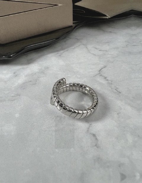 Counterfeit Bvlgari jewelry front view visual reference