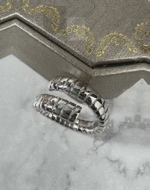 Counterfeit Bvlgari jewelry detail view visual reference