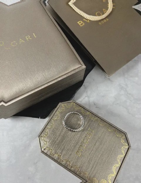 Counterfeit Bvlgari jewelry detail view visual reference