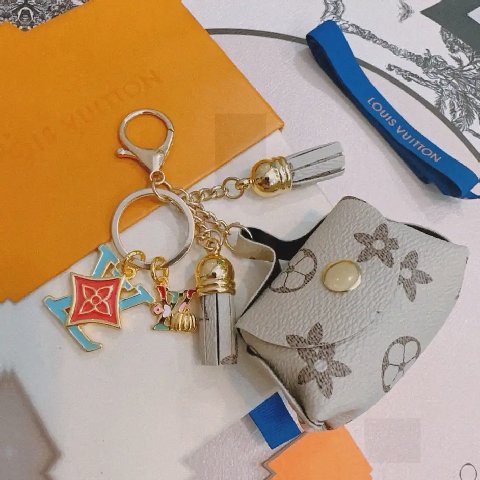 Counterfeit Louis Vuitton Anger Forest Series back view visual reference
