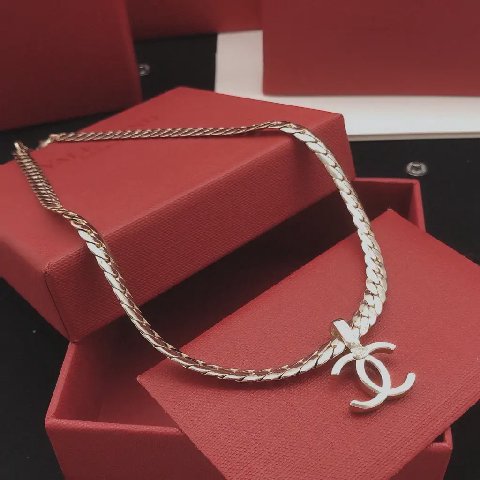 Counterfeit CHANEL jewelry detail view visual reference