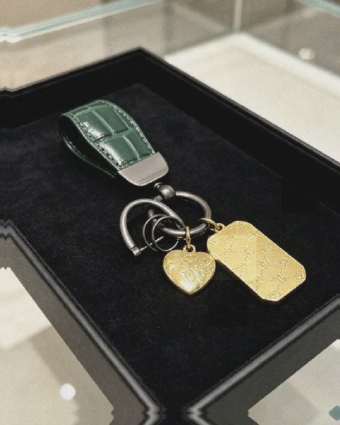 Counterfeit Gucci accessories detail view visual reference