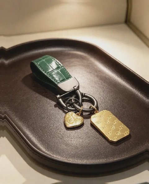 Counterfeit Gucci accessories back view visual reference